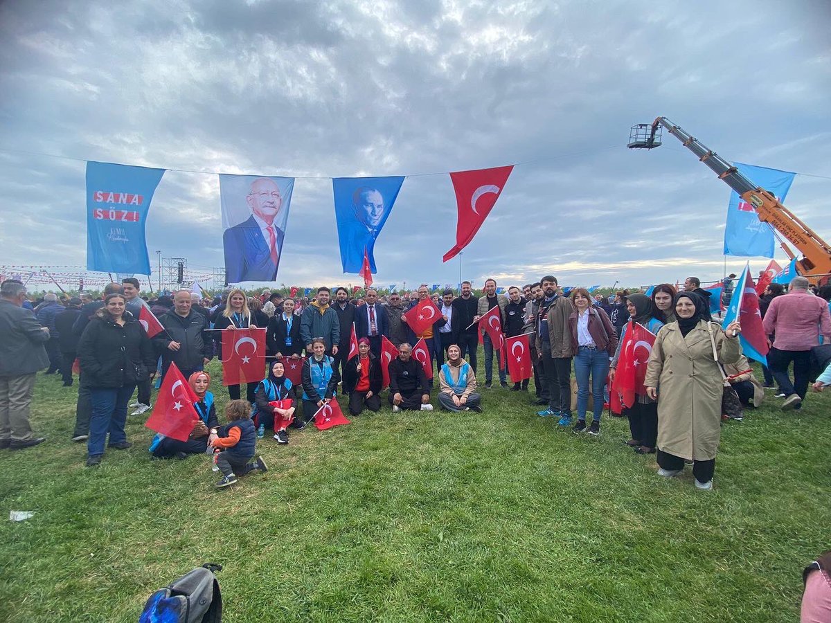 gencdevapendik's tweet photo. 📍Halkın coşkusu bu gün Maltepe’de #sanasöz @alibabacan @erginsadullah @avidrissahin @myeneroglu @hasankaraltr @elifesendeva @drerhanerol @ersindemir00 @doganbaskayaa @Mustafa1yilmaz @saadettincglr  @Bfkacmaz https://t.co/6DIEaEKu8J