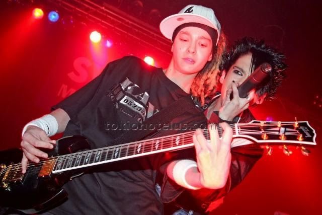 Show in Magdeburg, 2005: Bill and Tom Kaulitz.