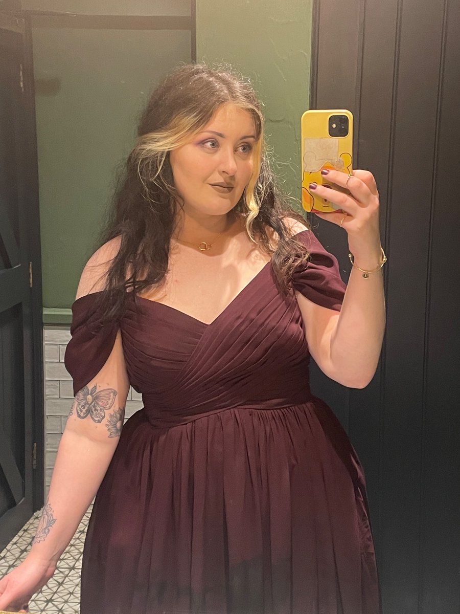 stoko_xo's tweet photo. back on the hell app to share last night’s obligatory drunk bathroom selfie from my gal’s wedding🖤 https://t.co/qKyPCESx3h