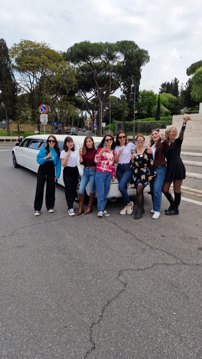 limoroma's tweet photo. Addio al Nubilato 
#limousineroma 
#nubilato 
#chrysler https://t.co/25cC1Wm8F2