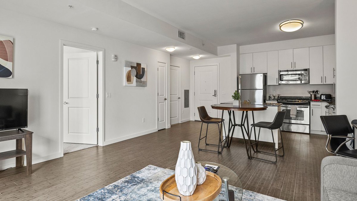 CompassFurnApts's tweet image. Live your best life in our bright, spacious apartments at Postmark in #Stamford 📍  Enjoy the best community amenities #HarborPoint has to offer