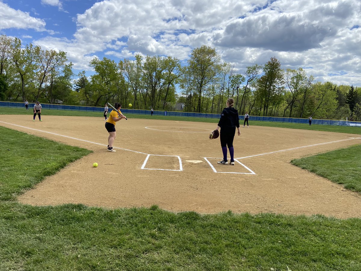 Voorheesville softball travels to Albany Academy for a makeup game this afternoon. @theAEnews @VBirdsSoftball @518Softball