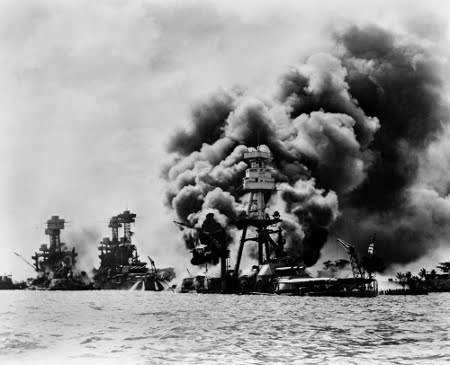 valldcezar's tweet photo. Entrada dos EUA na Segunda Guerra Mundial
O ataque kamikaze japonês à base de Pearl Harbor foi um dos principais motivos da entrada dos EUA na Segunda Guerra Mundial https://t.co/kgXKDtn9dF