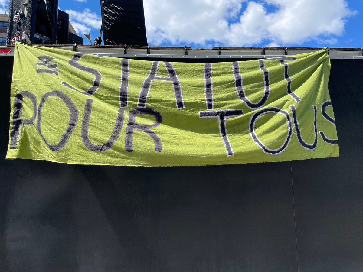 SamirS_H's tweet photo. @SolidariteMTL Une belle énergie pour la Marche @SolidariteMTL ✊🏽
Great energy @SolidariteMTL March ✊🏽
#regularisationPourTous
#statutpourtous
#NoOneIsIllegal
#StatusForAll https://t.co/7aQRWvgcA7