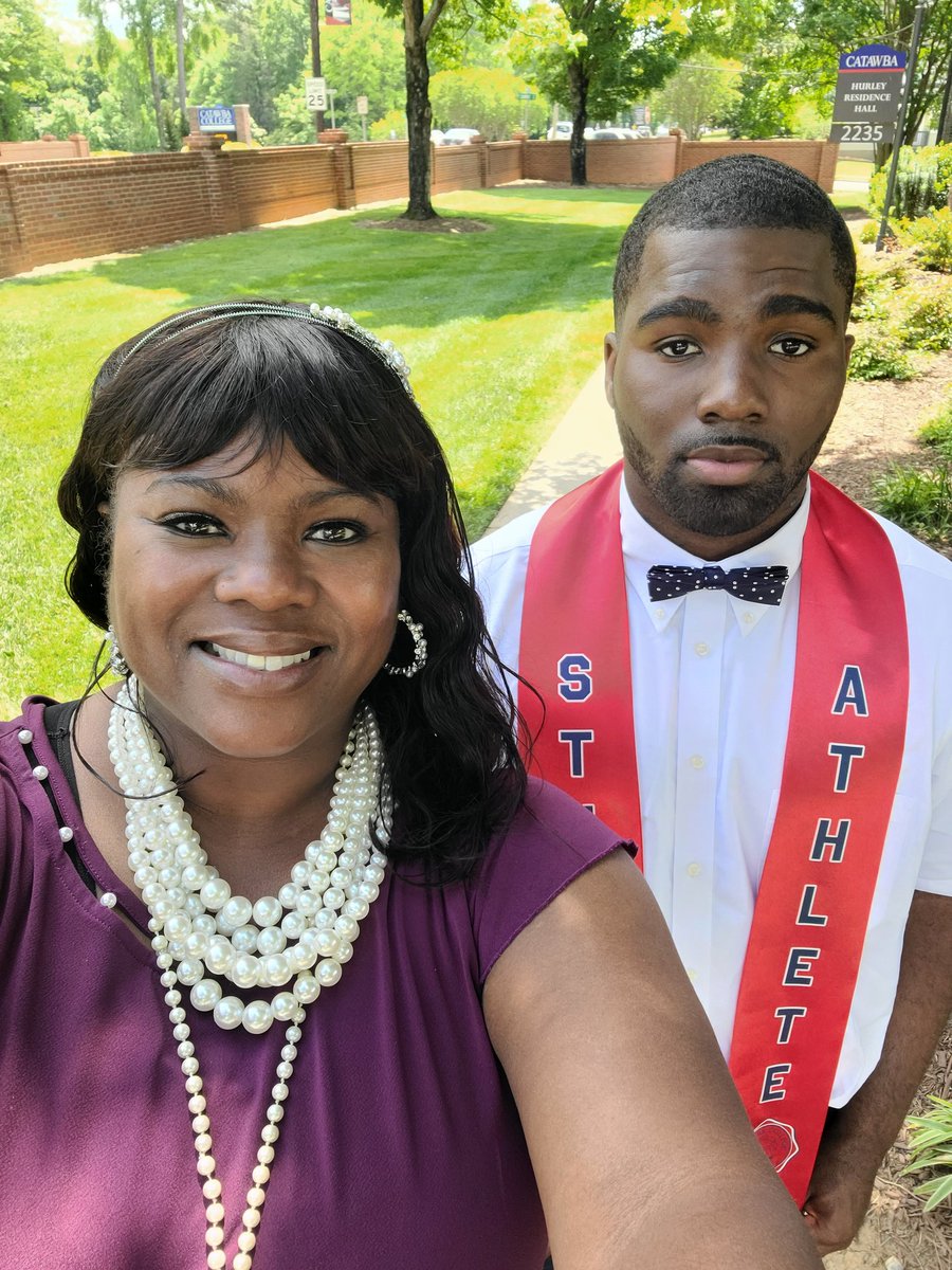 msteachit's tweet photo. My @its_just_yaz graduated! https://t.co/SgO4BEnw8N