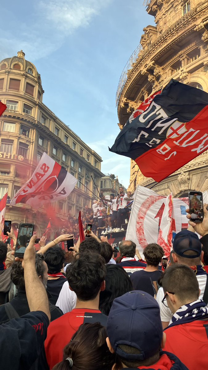 ML4596's tweet photo. @desti_paradiso destinazione raggiunta ❤️💙 https://t.co/q00Pfq2IuO