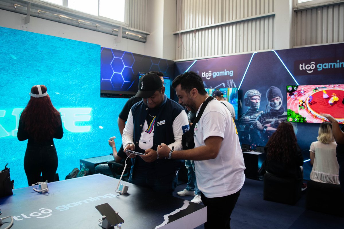 Tigo_GT's tweet photo. ¡Ya arrancó la #XPOGaming 🎮y estamos listos para disfrutar un fin de semana lleno de tecnología y videojuegos! ⚡️ Ven y conoce nuestro Arcade https://t.co/UeEsPRZ5Tu