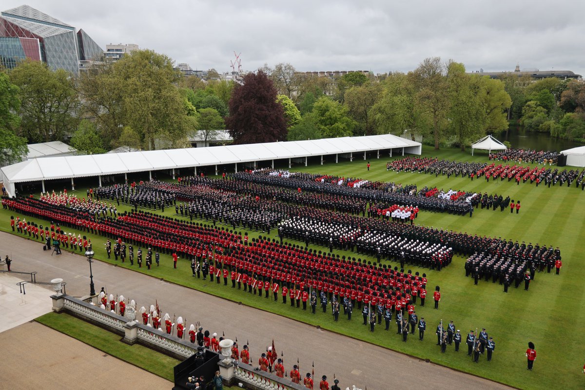RAFMusic's tweet image. An amazing day from start to finish 🎺👑🥳

Thank you all for your support! Enjoy your evening and the rest of the #CoronationWeekend 🍾🎊🥳

#RAFMusic 🎺✈️🥁 

#RAF #Coronation
#RoyalAirForce