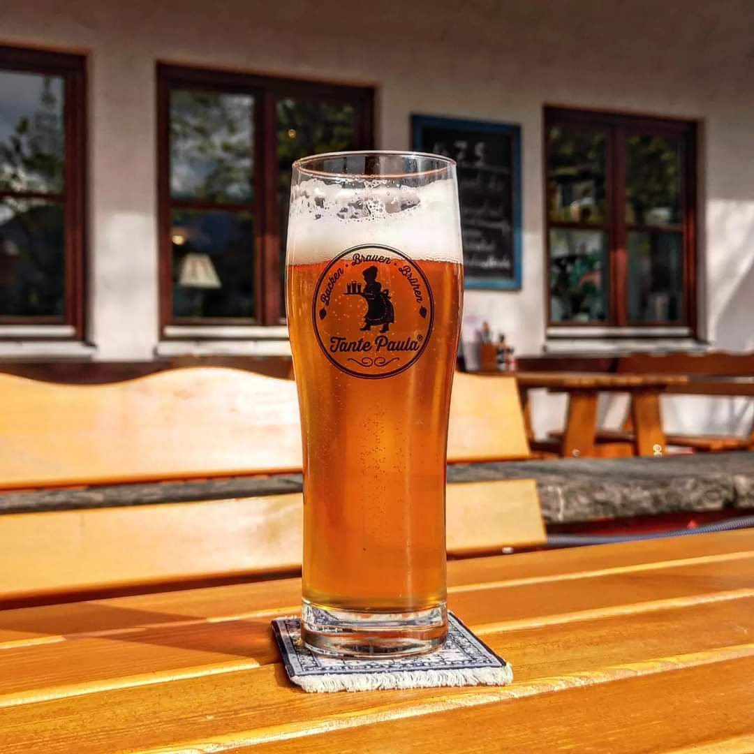 brunnenbraeu's tweet photo. Tante Paula - helles Vollbier (***)
#beeronthecarpet
#tantepaula #tantepaulaburgberg #helles #hell #helleslager #helleslagerbier #vollbier https://t.co/7MliXg2A0S