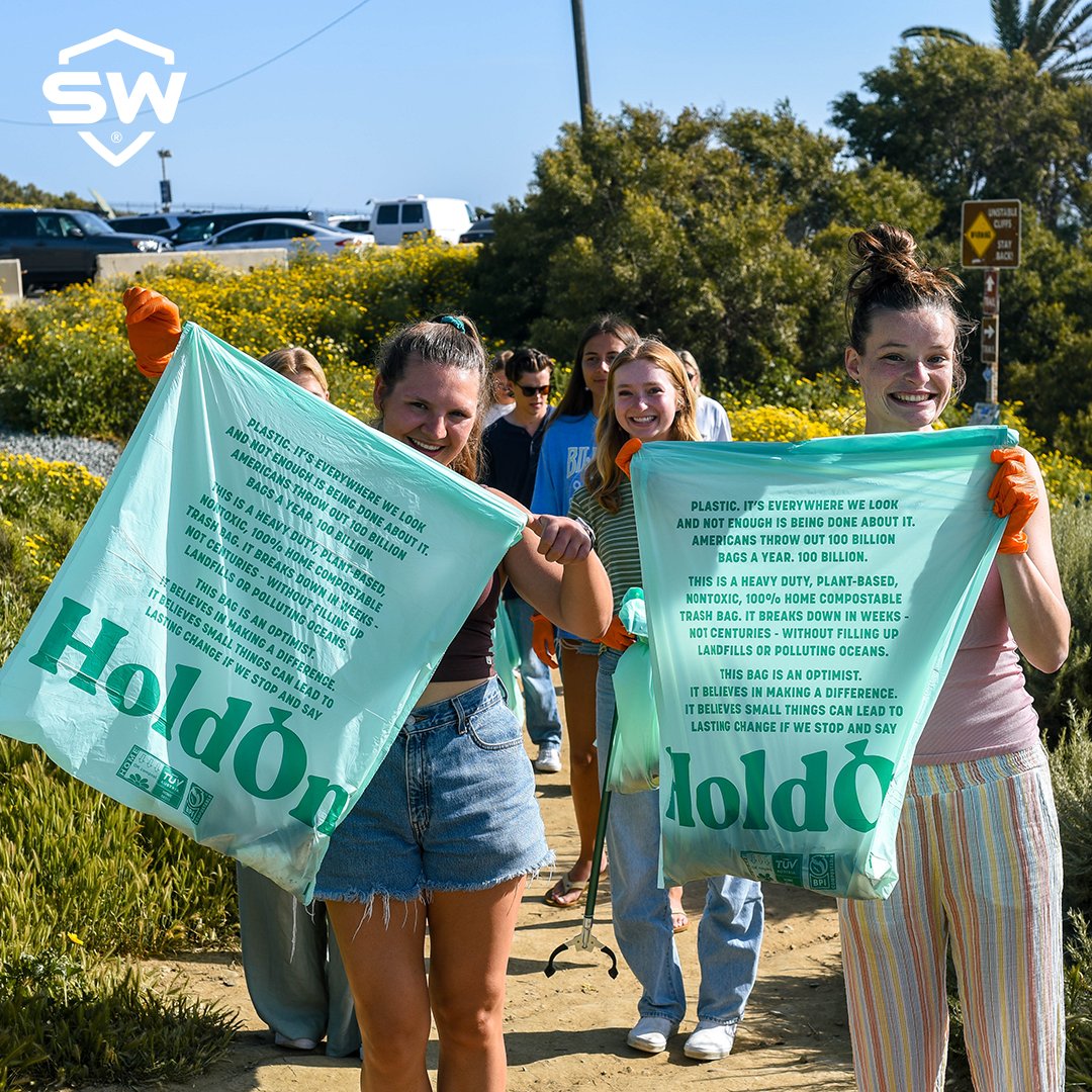SWSSGlobal's tweet photo. "Taking care of our beaches and oceans is everyone's responsibility 🌊💙 Thank you SW eco-friendly gloves for making it possible and comfortable 🙌 #SWSS #SWSustainability #beachcleanupday #savetheocean #SWgloves" https://t.co/55lmDapTaj