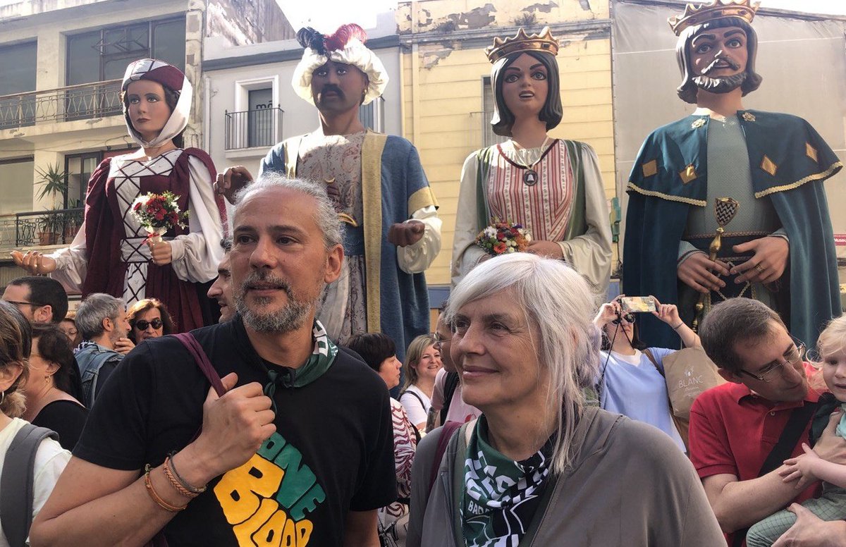 La Comparsa de Gigantes y Cabezudos de #Pamplona, colla convidada pel 165è aniversari de l'Anastasi i la Maria, i la colla @GegantersBDN ja ballen pels carrers de #Badalona!

 Visca les #FestesdeMaig! 🥳