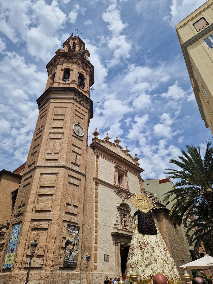 FallaCubaLto's tweet photo. Nuestros representantes han acompañado en la mañana de hoy a la Virgen de los Desamparados durante la procesión por las calles de Ruzafa ✨

¡Una mañana muy emocionante y emotiva!❤‍🔥

#cubailusión #cubaliterato2024 #cubaliterato #fallacubaliterato https://t.co/LQA3NnxJbV