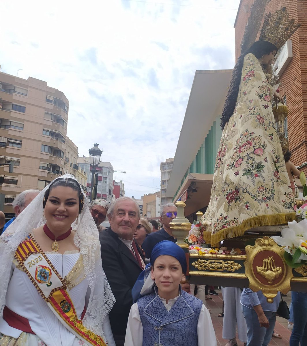 FallaCubaLto's tweet photo. Nuestros representantes han acompañado en la mañana de hoy a la Virgen de los Desamparados durante la procesión por las calles de Ruzafa ✨

¡Una mañana muy emocionante y emotiva!❤‍🔥

#cubailusión #cubaliterato2024 #cubaliterato #fallacubaliterato https://t.co/LQA3NnxJbV