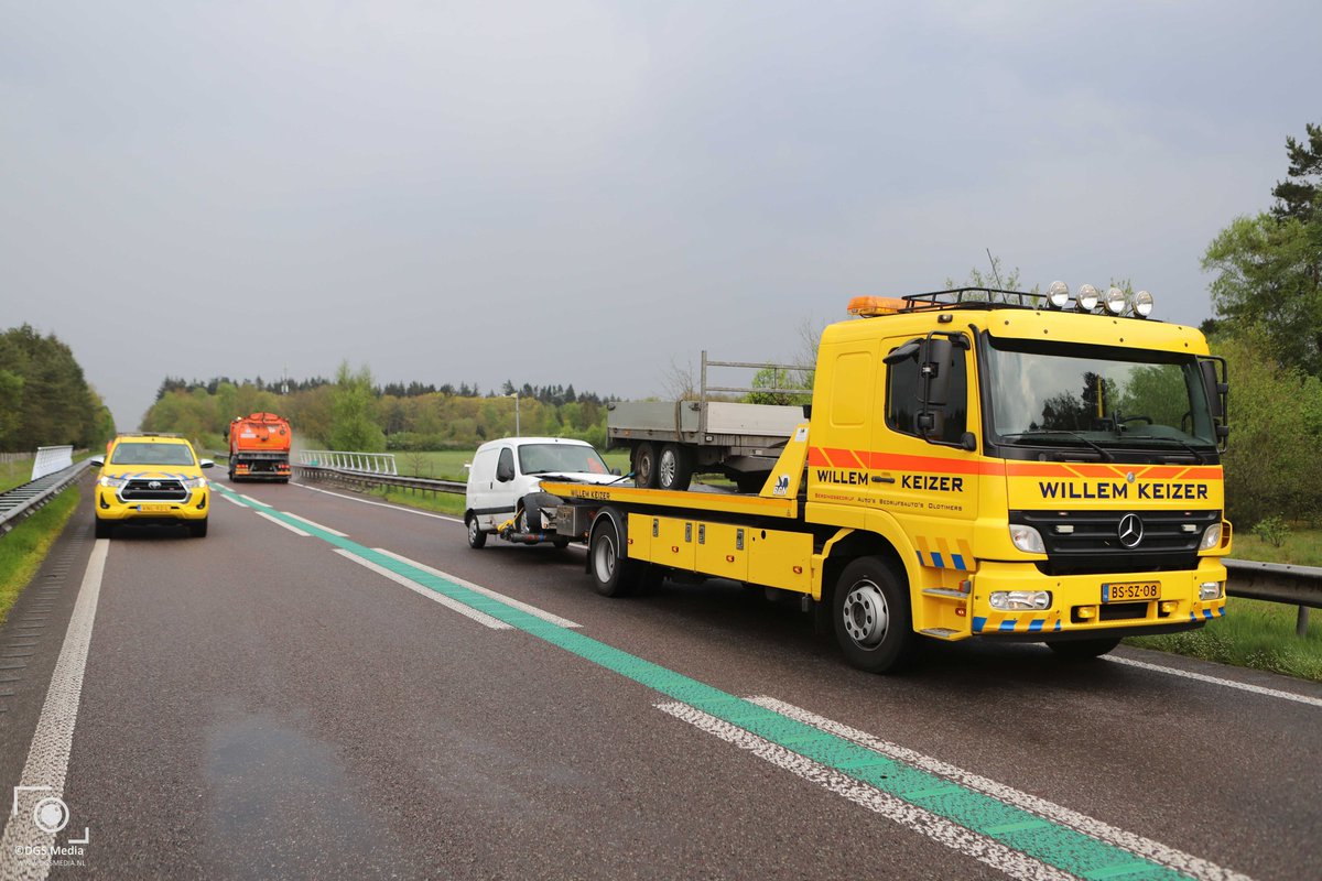 Meer over het ongeval op de N34 bij Drouwen nu online op dgsmedia.nl of instagram instagram.com/mediadgsnl/ 

#n34 #drouwen #borger #gasselte #ongeval #aanhangergeschaard #politie #ambulance #afsleep #berging