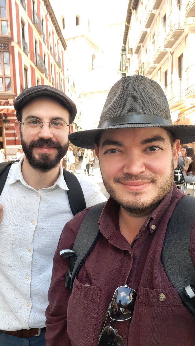 SerdarTabakoglu's tweet photo. Kıymetli dostum @ispanyolzade ile Valladolid'de buluştuk, düşünceli hediyesi için çok teşekkürler:) https://t.co/WcM8kfL62U