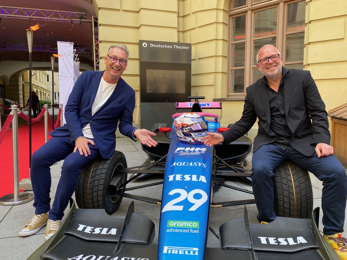 medienboard's tweet photo. Heute Weltpremiere #RACEGIRL- Das Comeback der Sophia Flörsch! #mbbgefördert
 @beetz_christian @SophiaFloersch @rtl2 @RTLplus @dokfest https://t.co/s8io9rOmOW