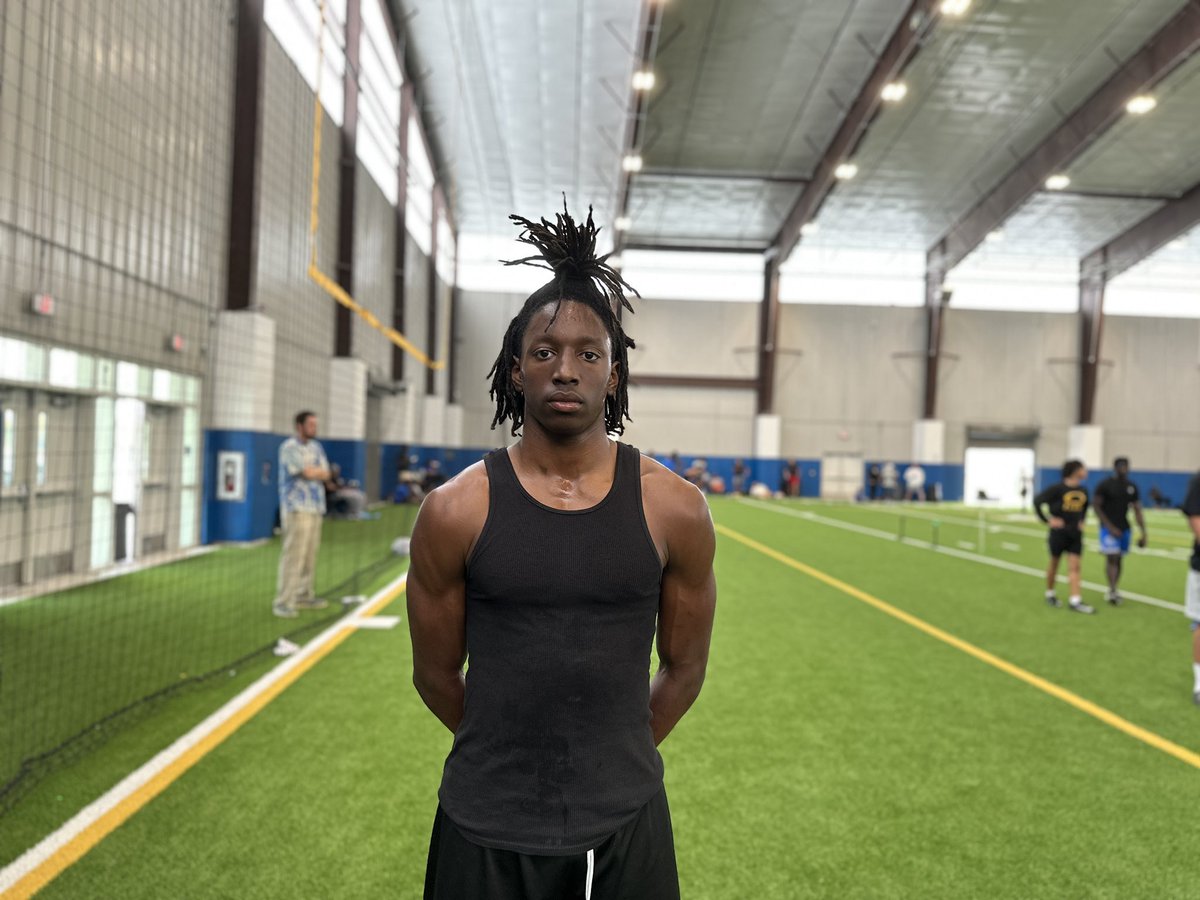 TimVerghese's tweet photo. 2024 Houston Westbury WR Christopher Jones just ran two laser 4.39 40s in front of us
6’1, 175lbs, 1on1 reps coming soon https://t.co/OTmOFfsNuk