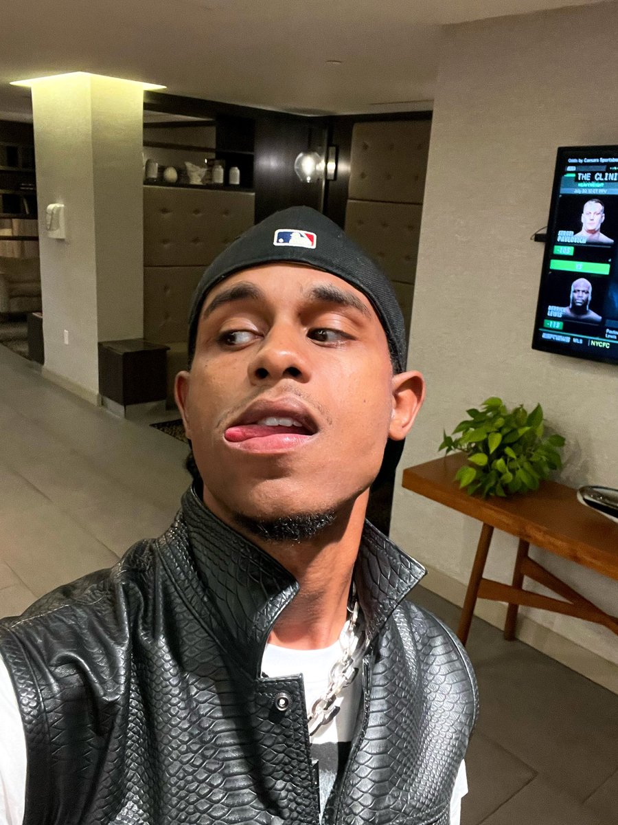 JacqFlock's tweet photo. The only way I can read lips is if they’re touching mine. 🫦 https://t.co/B1jPPqTkj3