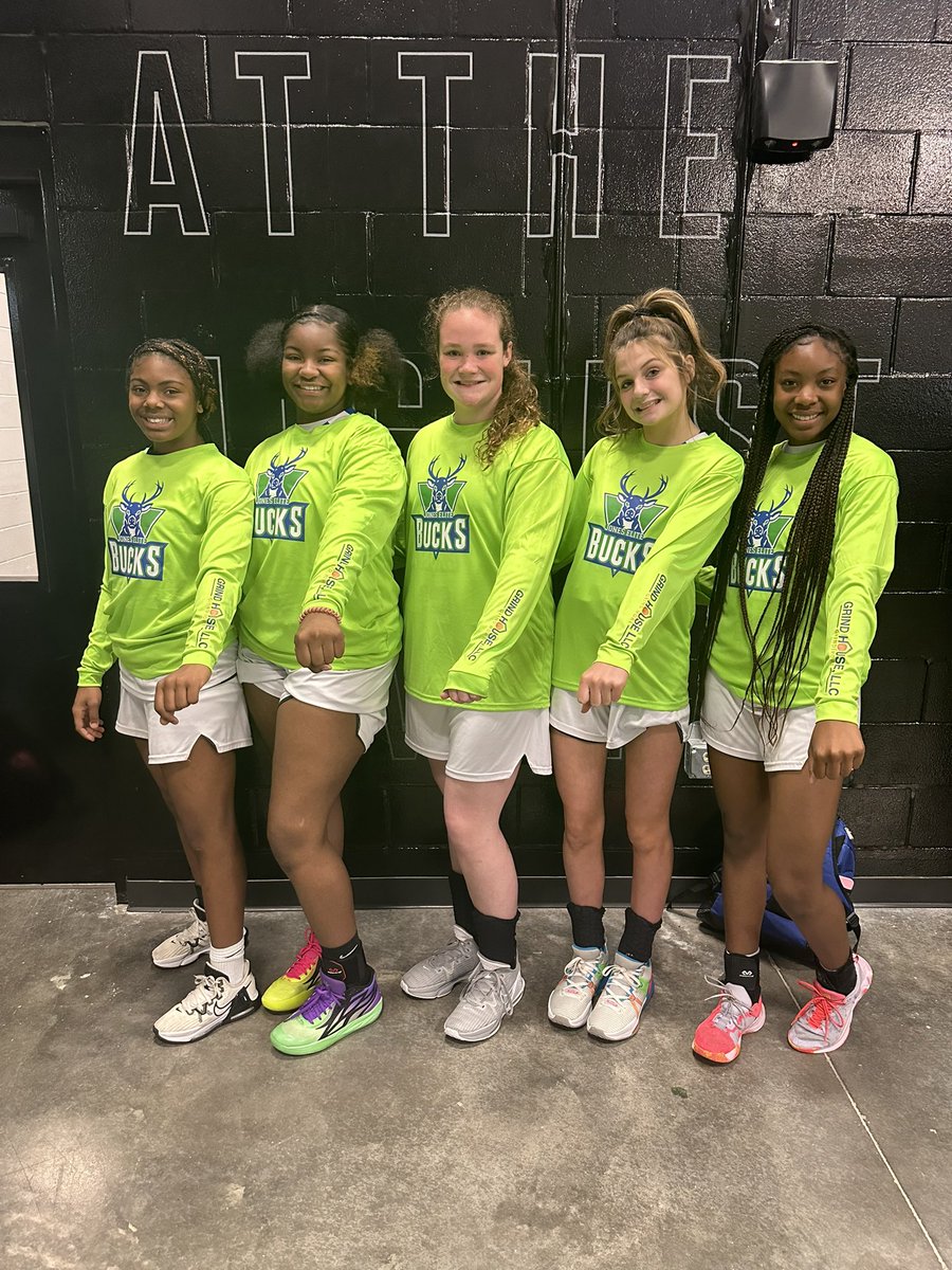 angelia_a1's tweet photo. S/O to my love, Avery Woodson, for sponsoring my team’s shooting shirts 💙💚 #GrindHouseLLC 

1-0 so far🔥🦌💙

Shirts made by: GW Graphics🤩 https://t.co/GofR3zEKni