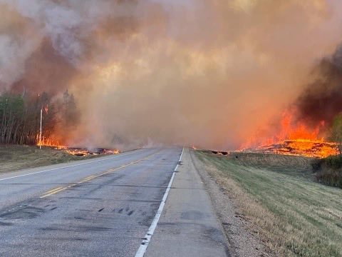Butterfy123456's tweet photo. Just outside of Sherwood Park, Alberta today!  Very scary https://t.co/tHQ00DiMM5