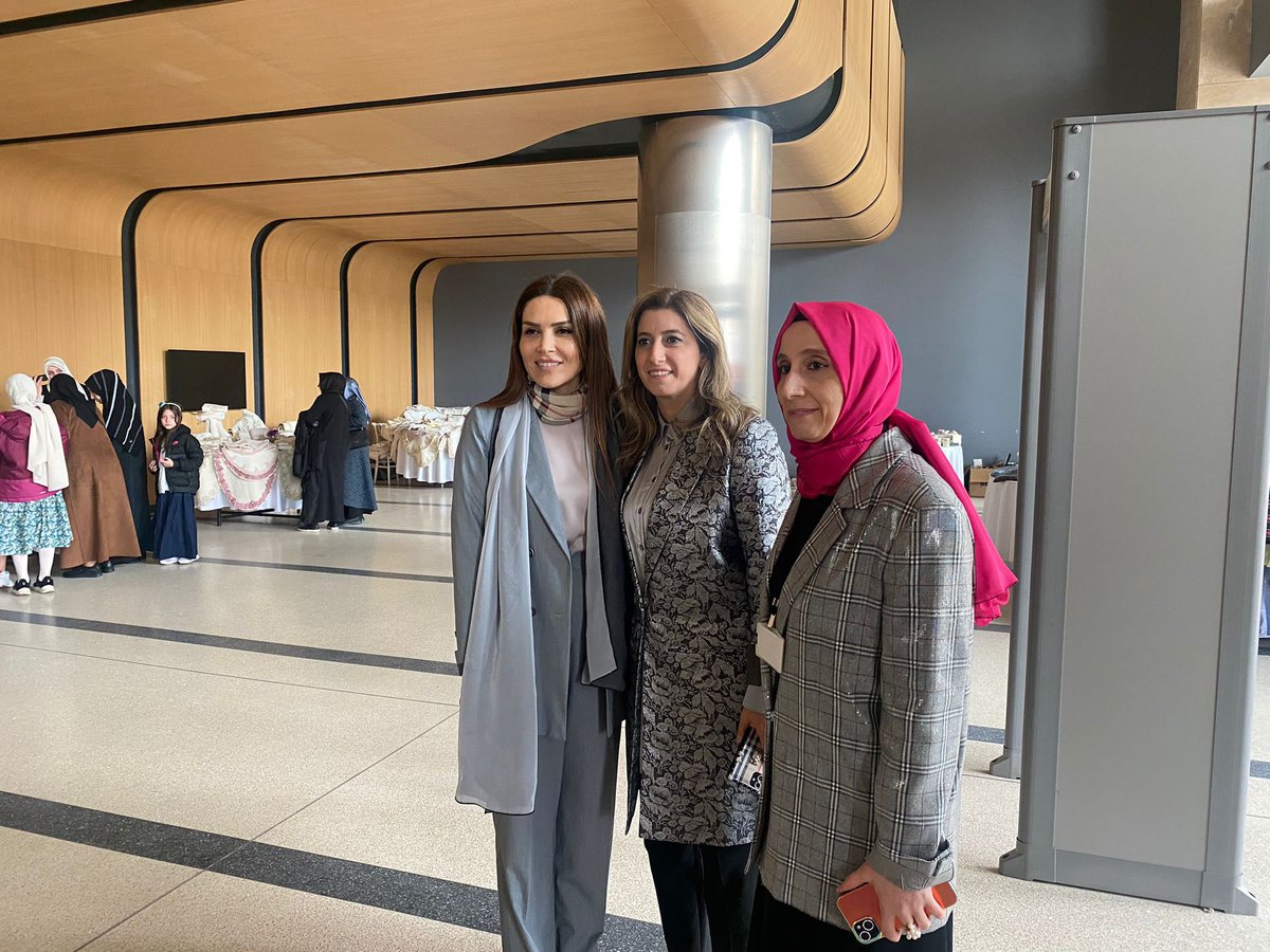 Üsküdar’da İftah İlim ve Kültür Derneği “Tanıtım ve Hafızlık İcazet Merasimi”ne katıldık.

TÜRGEV YK Üyesi Sn. Esra Albayrak’ın da katıldığı merasimdeki hafızlık eğitimini tamamlayan kardeşlerimi tebrik ederim.