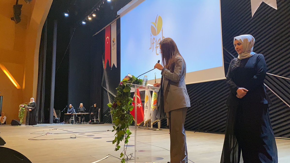 AvBehiye's tweet photo. Üsküdar’da İftah İlim ve Kültür Derneği “Tanıtım ve Hafızlık İcazet Merasimi”ne katıldık.

TÜRGEV YK Üyesi Sn. Esra Albayrak’ın da katıldığı merasimdeki hafızlık eğitimini tamamlayan kardeşlerimi tebrik ederim. https://t.co/lHmRrBtF0K