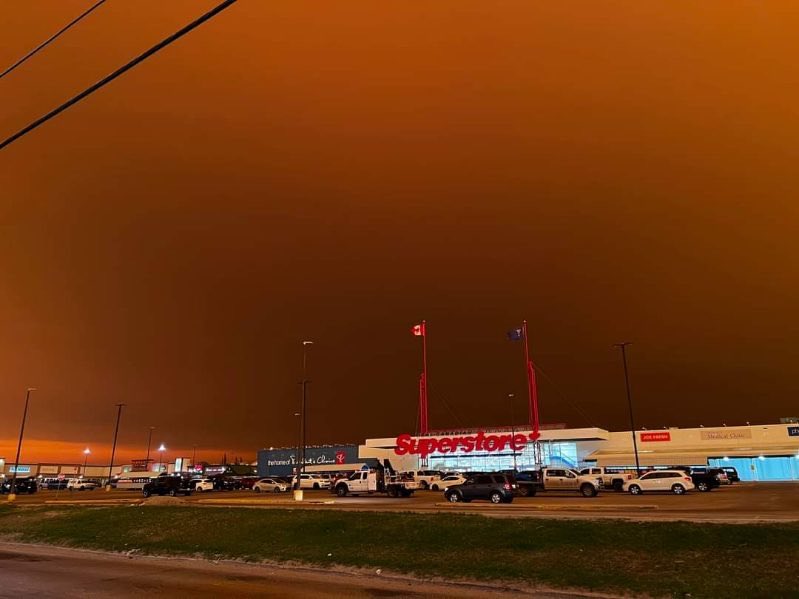 Butterfy123456's tweet photo. This was Grande Prairie, Alberta today and breathing is a problem! https://t.co/gUw05nJ0Vp