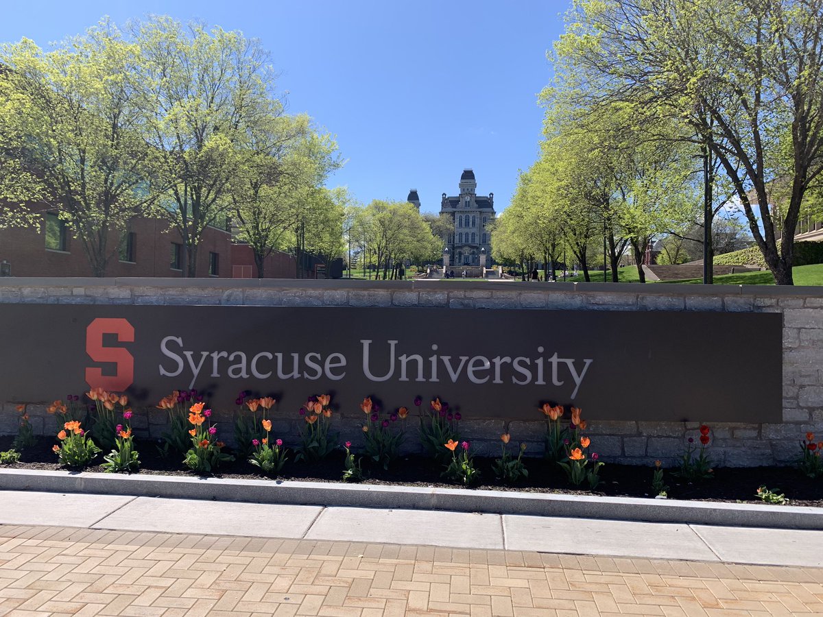jhm4th's tweet photo. Wandering around campus in Syracuse. https://t.co/hQY1EClCJG