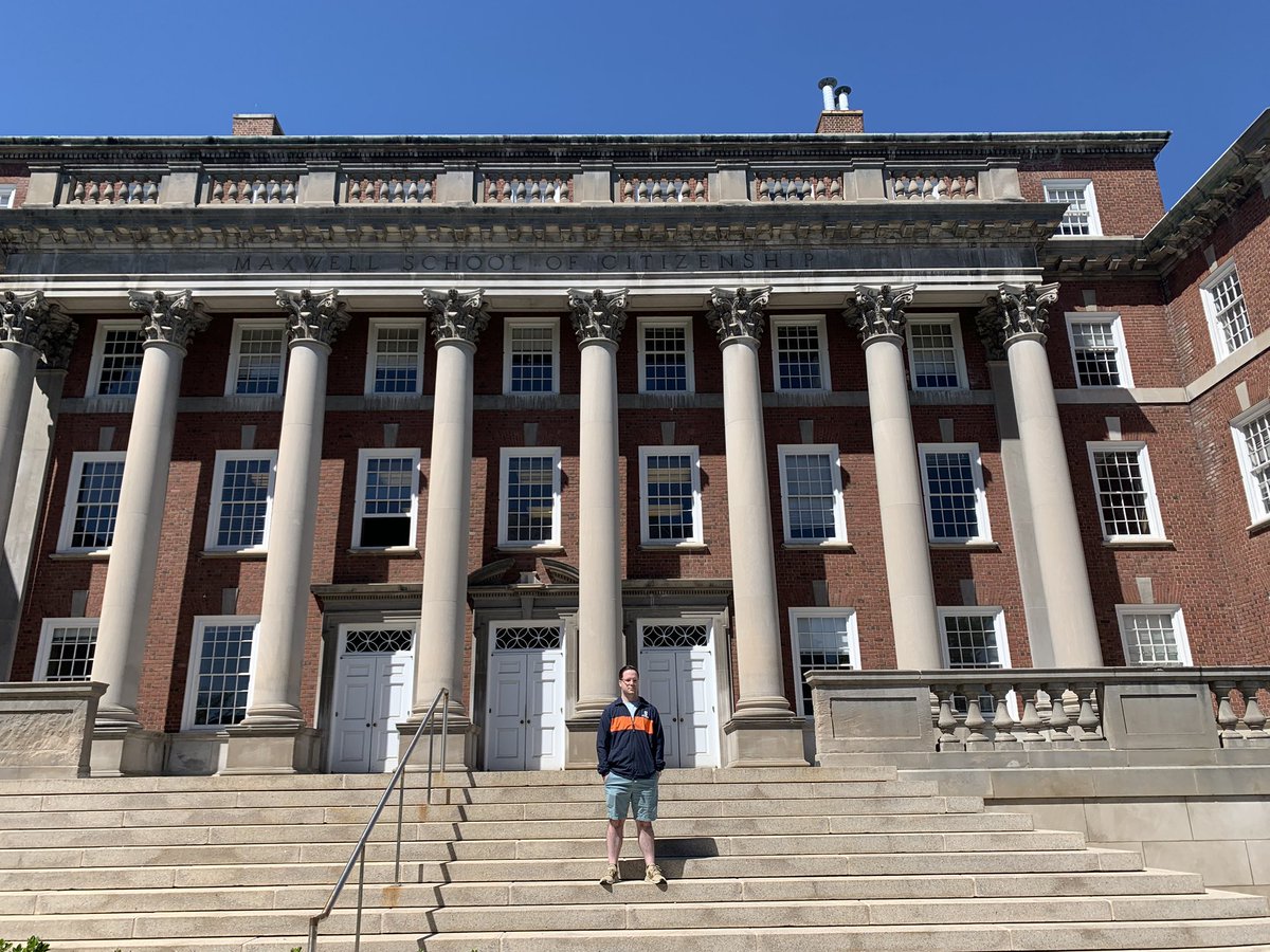 jhm4th's tweet photo. Wandering around campus in Syracuse. https://t.co/hQY1EClCJG