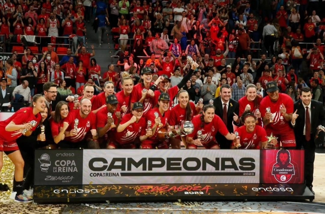 Madre Mía! Gracias a tod@s por una temporada tan mágica como la vivida @CasademontZGZ. Gracias #marearoja por habernos acompañado en cada partido!!! En el pasado queda una temporada histórica e irrepetible. En el futuro, una temporada ilusionante y con grandes retos.