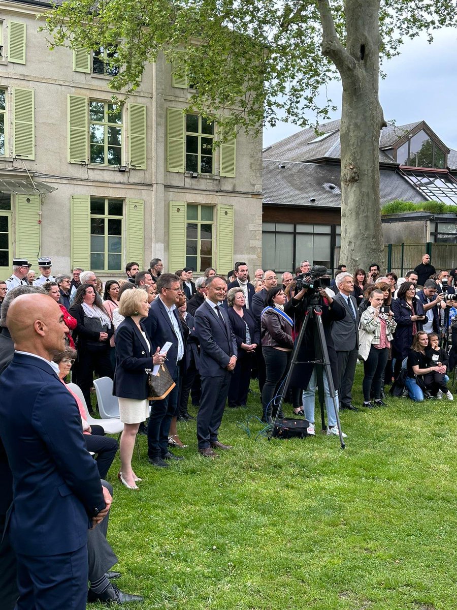JBaptiste_Marly's tweet photo. J'étais présent à l'inauguration à #BeaumontsurOise de la Marianne de l'artiste iranien #Ghass. Sur le thème de la liberté et du droit de femmes 🇲🇫🇮🇷 https://t.co/6gNGg1trxp