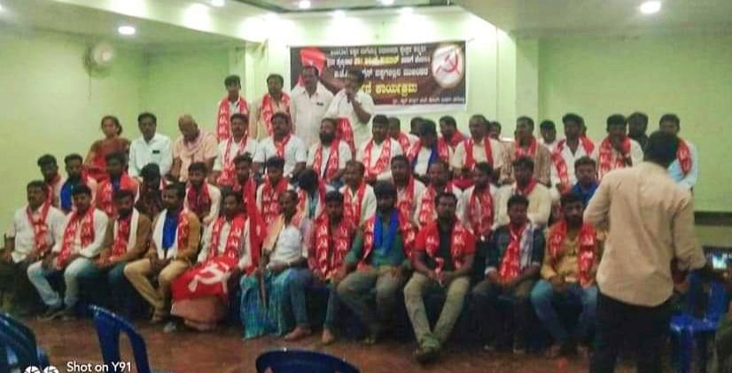 pycpim's tweet photo. Several BJP supporters from Karnataka's #Bagepally Assembly Constituency have left the party to campaign for #CPIM Candidate Comrade Dr Anil Kumar.
#VoteforCPIM #KarnatakaAssemblyElection
#Vote4CPIM https://t.co/EZxMMqhB2q