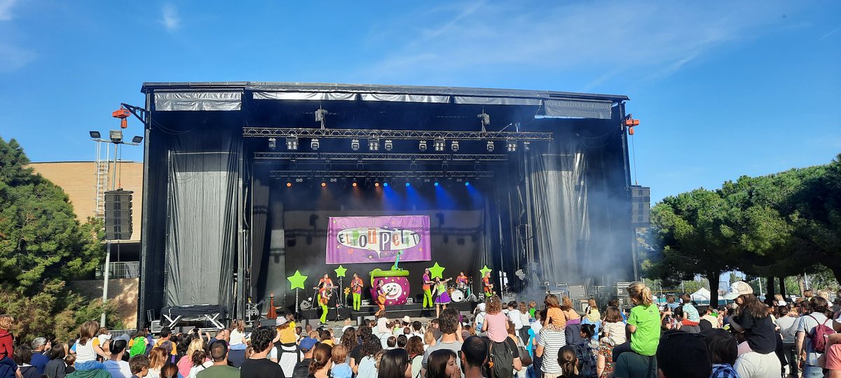 MichelaBertero's tweet photo. From Brussels to #premiàdedalt for @elpotpetit :) #endofest to raise funding to research #endometriosis @hospitalclinic https://t.co/RyZsRJJW0l