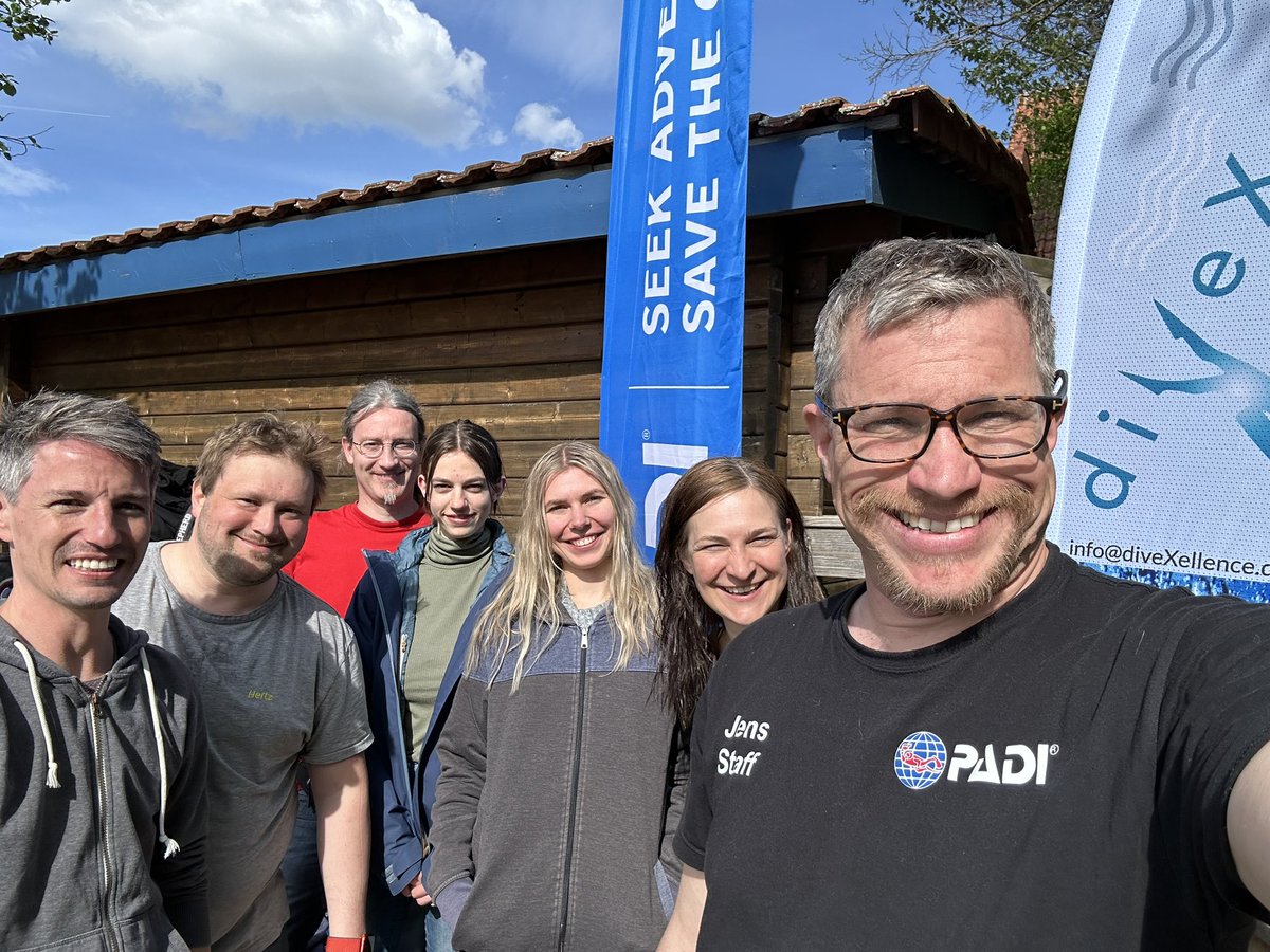 Traumstart an Tag 1 am See mit dem ersten Schritt in die Tauchkarriere für die einen und auf dem Weg zum Rescue Diver für die anderen. Die ersten Tauchgänge sind top gemeistert. Morgen begeben wir uns auf die Suche nach Fischen, vermissten Tauchern und dem Cache…

#padi #tauchen