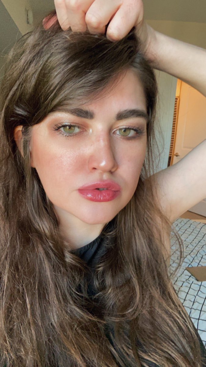 bailey moon on Twitter: "bro we see them 😂😂😂 someone get her brown contacts already 😂😂😂"