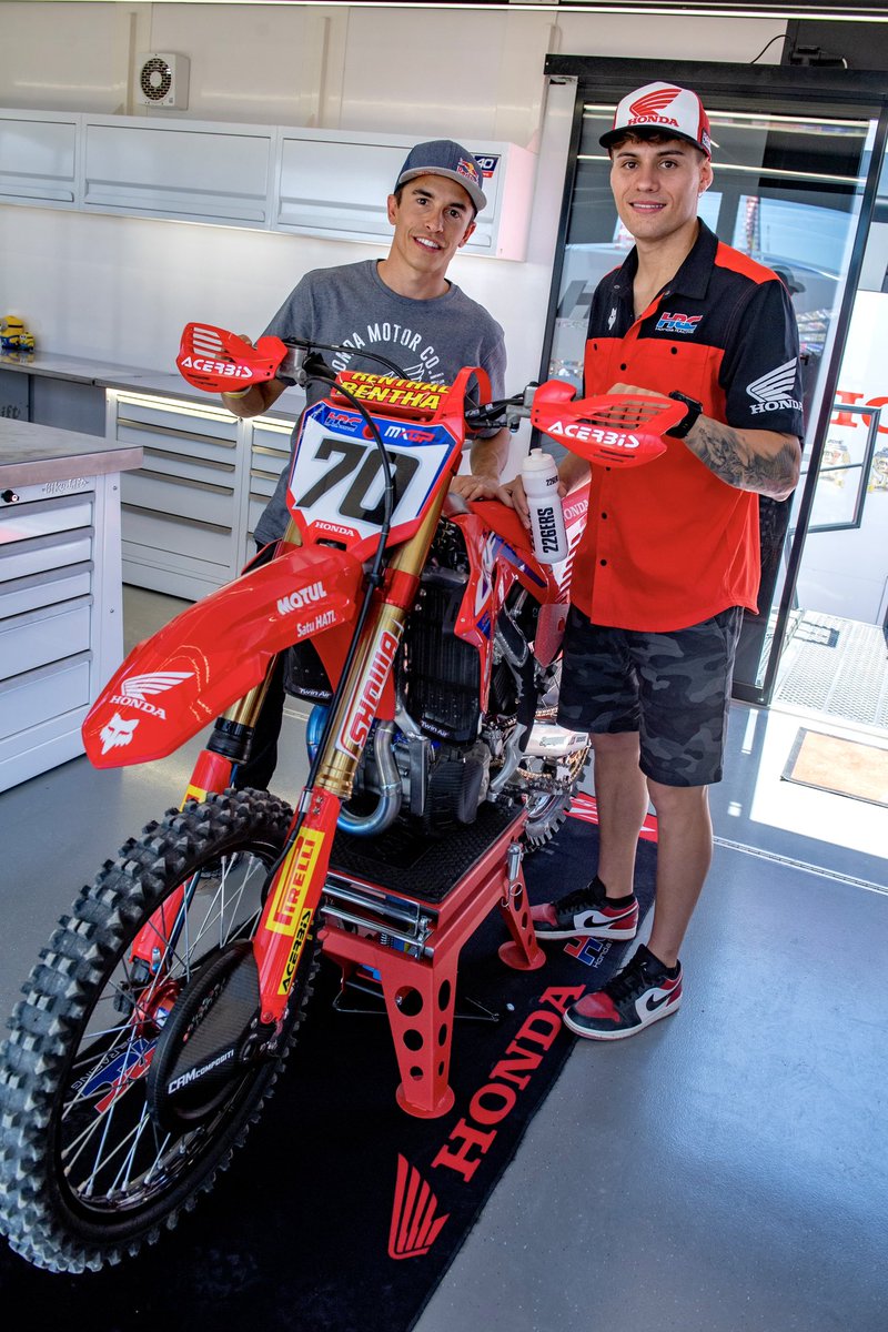marcmarquez93's tweet photo. Disfrutando del @mxgp 🔥Mucha suerte mañana @rubenfernandez70 @jorgeprado61 🍀!! 

Enjoying the @mxgp 🔥 Good luck tomorrow @rubenfernandez70 @jorgeprado61 🍀!!

#MM93 #MXGP https://t.co/wRS2IXoJ7p