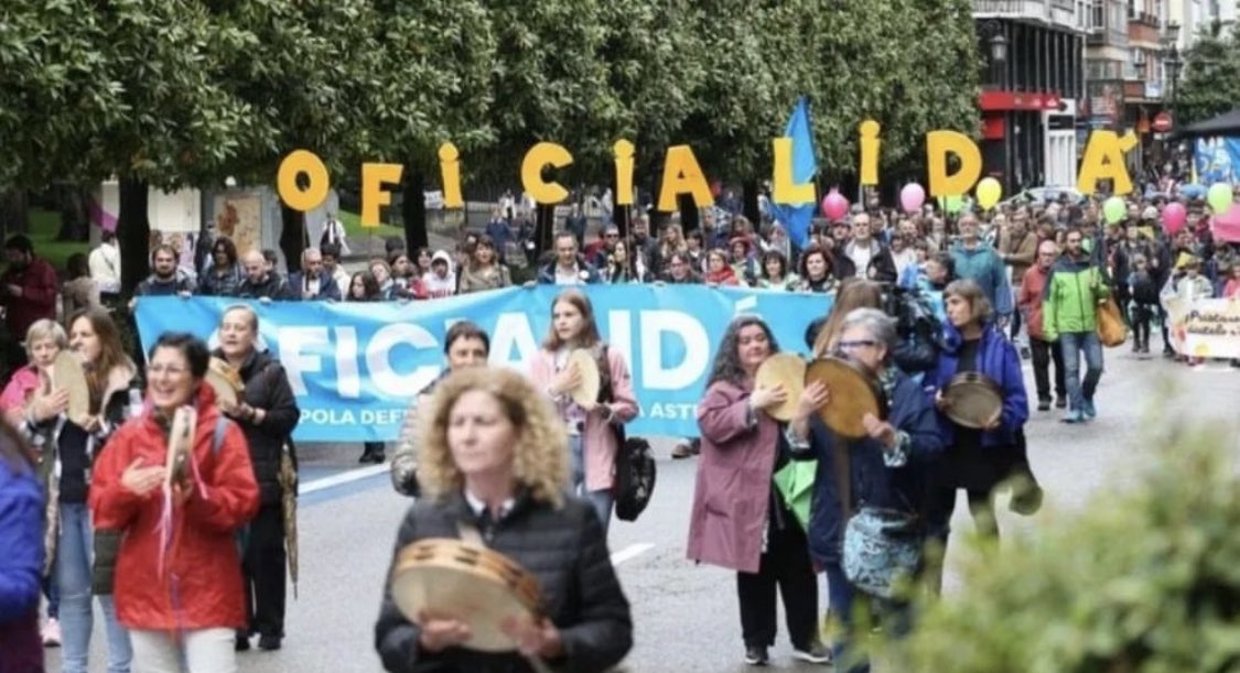 peligrosu's tweet photo. Frikis en busca de una paga y a favor de una dictadura...
#oficialida 💩 https://t.co/SMRZvxN8Hp