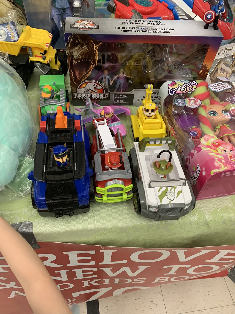 PirateLandaK's tweet image. What an amazing event @BTCS_TCDSB @TCDSB! @NancyBarillaro and the parent council team sure knows how to bring fun and community to our school! #springevent