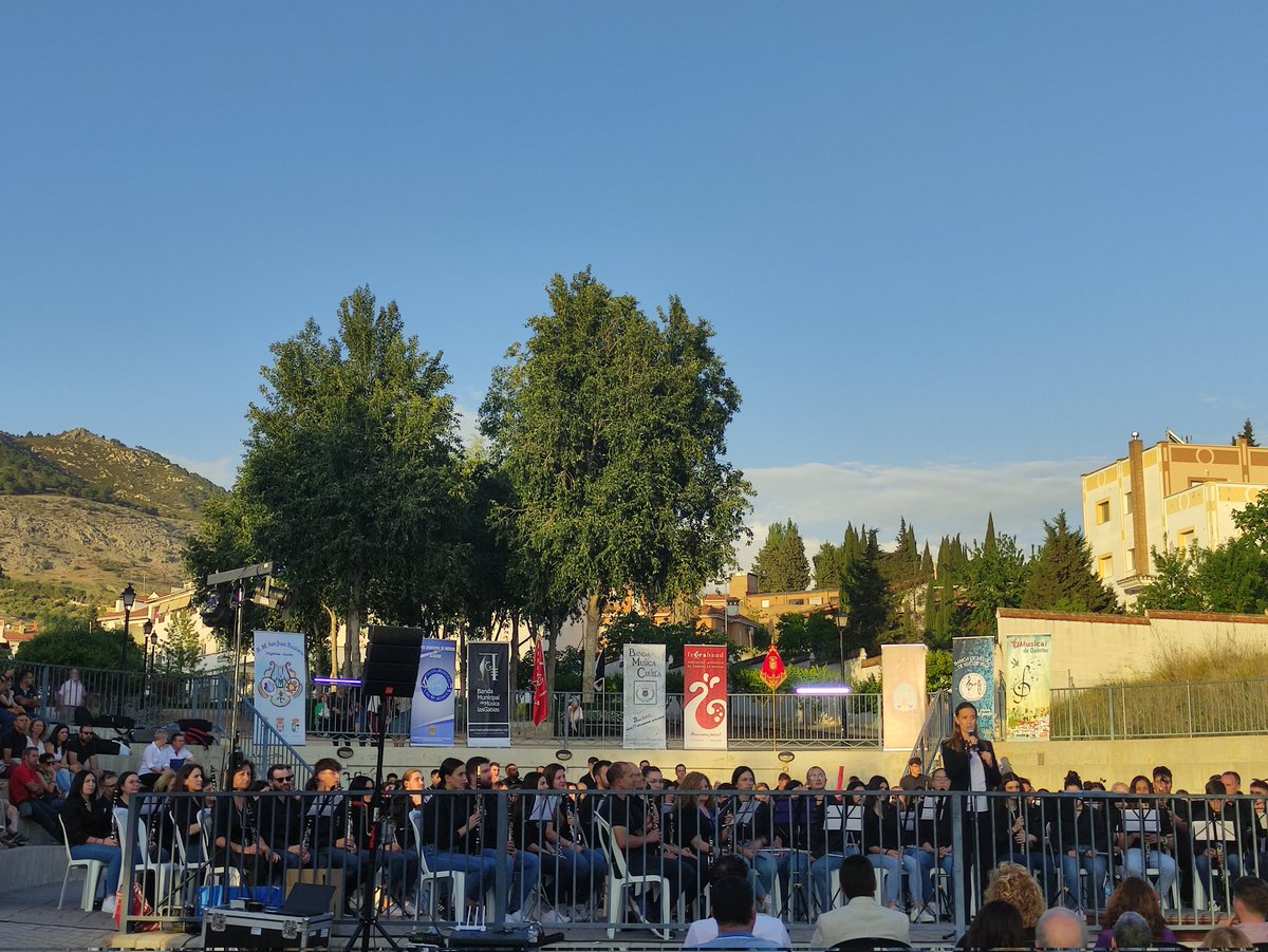 JLBombardino's tweet photo. 🎶 Apoyamos a las bandas de música de nuestra provincia en un Encuentro en el que han abordado el repertorio festero de las marchas moras y cristianas.

Enhorabuena a @fegraband y @BandaAlfacar por el enorme trabajo.

También al resto de bandas participantes. https://t.co/LVO60uYbW9