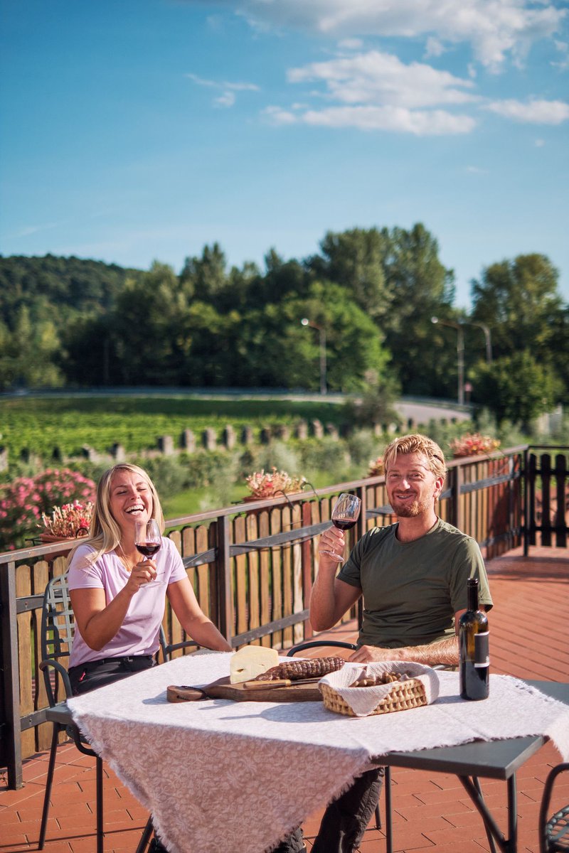VisitFVG's tweet photo. Conosci EnjoyPrepotto?🍷🍇
Una realtà nata sotto il segno della condivisione: di emozioni, di esperienze, di specificità, di servizi, che offre all’enoturista un’esperienza autentica✨
Vieni a scoprire anche tu il Comune di #Prepotto👉 https://t.co/Vd4ct9KdrI
#iosonofvg #fvglive https://t.co/MwxZ50qHF1