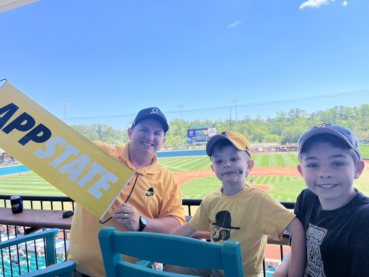 AppStateAlum05's tweet photo. We are here @AppBaseball #AppStateNation Letโs Go App! @HouseUnited2 @BlackAndGoldPod @bigCasu @reggiefhillgma1 @ASUTomNerad @appstatesports @BooneChamberDJ @AlumniHallAppSt @App_Superman @LawsonTom @appstate https://t.co/PUCL3daf2u