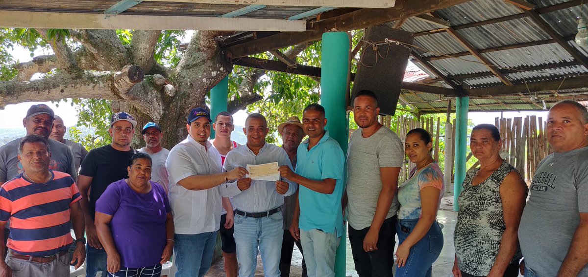 MelkisEspinal's tweet photo. Entrega de donación a la comunidad de Yerba Buena para ayuda al agueducto del sector de Los Tavares. Invitamos a las autoridades competentes a no olvidar a sus comunidades y ayudarlos con sus necesidades. @PLDenlinea @AbelMartinezD #YerbaBuena #SanJoseDeLasMatas https://t.co/yY1FxLtDbB
