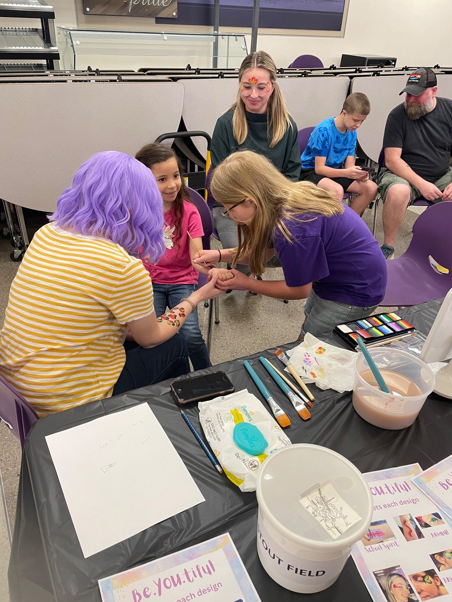 Foust_SFE's tweet photo. Fun afternoon at Arts Alive. Macy was even able to get in on the action! @SFE_3820 https://t.co/L92wP7GiNc