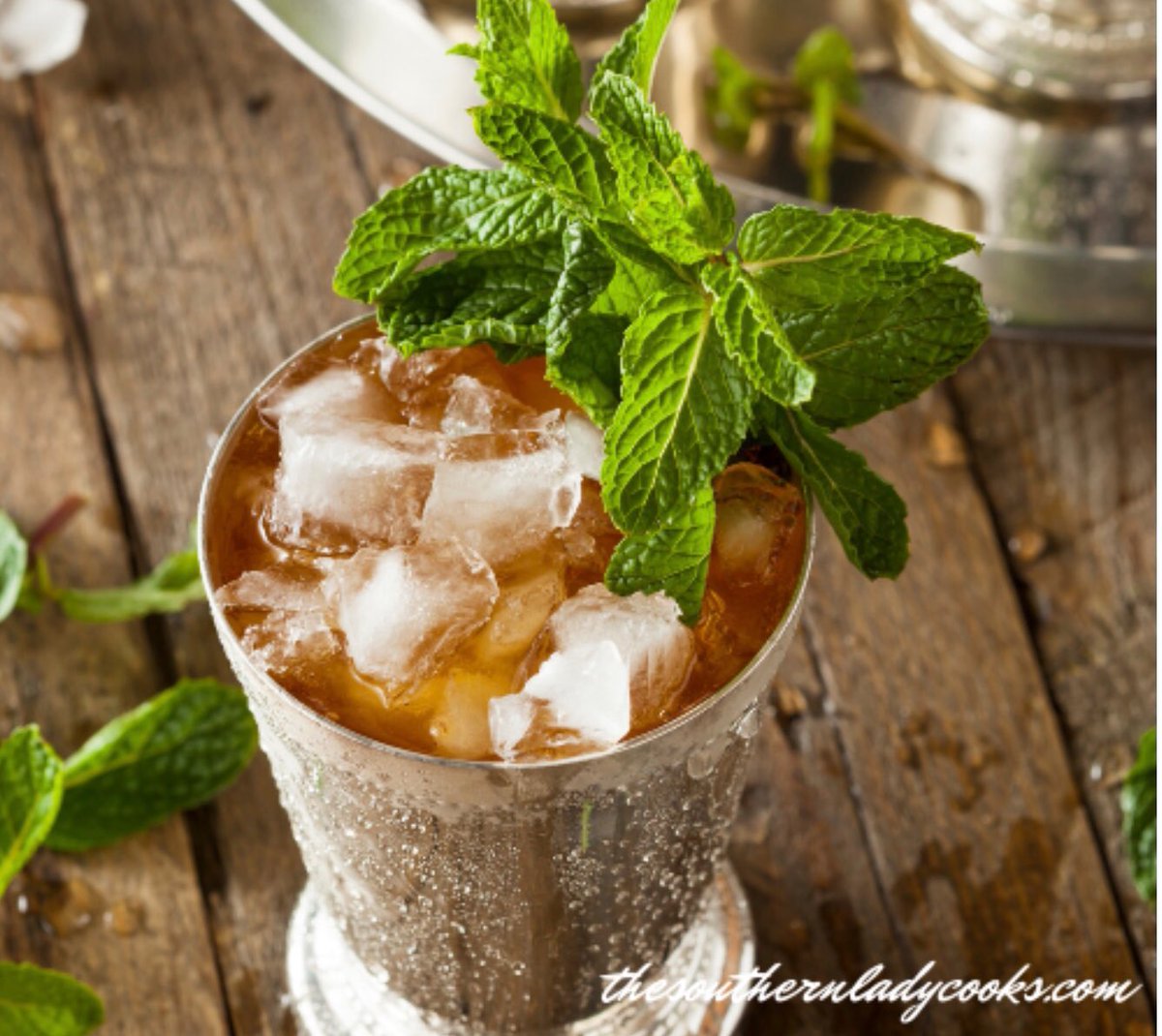 Don’t forget to enjoy some Kentucky mint juleps this afternoon while watching all the derby festivities. The official derby drink! Enjoy! #DerbyDay #MintJulep #Kentucky #drinkrecipes 

Recipe➡️ thesouthernladycooks.com/the-kentucky-m…