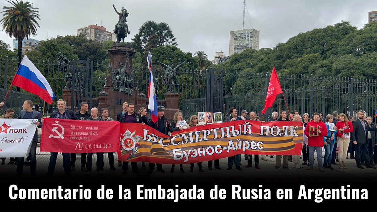 EmbRusiaEnArgEs's tweet image. ☝️ Durante el #RegimientoInmortal un grupo de víctimas de la propaganda occidental intentó desbaratar el evento.

❗️ Los #intentos de los rusófobos fueron en vano. La cantidad de participantes y el #apoyo de los argentinos demostraron que el recuerdo de la Victoria es Inmortal.