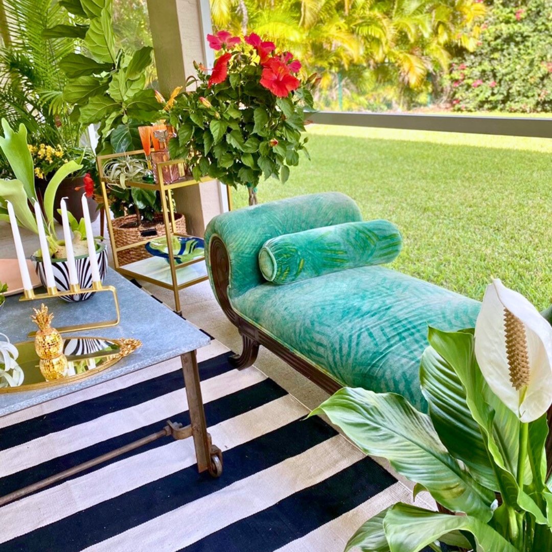 FLHomeShows's tweet image. Plant me Rosey is an award-winning biophilic design studio. With expertise in moss wall design, living walls, &amp;amp; landscape design. This latest lanai makeover project, features the perfect blend of Palm Beach style furniture &amp;amp; biophilic design. 😍 

#PalmBeachHomes #GreeneryDesign