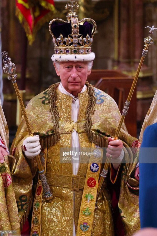 seanmohen's tweet image. England has NO constitution, but this drag queen and all their relatives live in taxpayer - and colonial - funded castles #Coronation #Abdicate