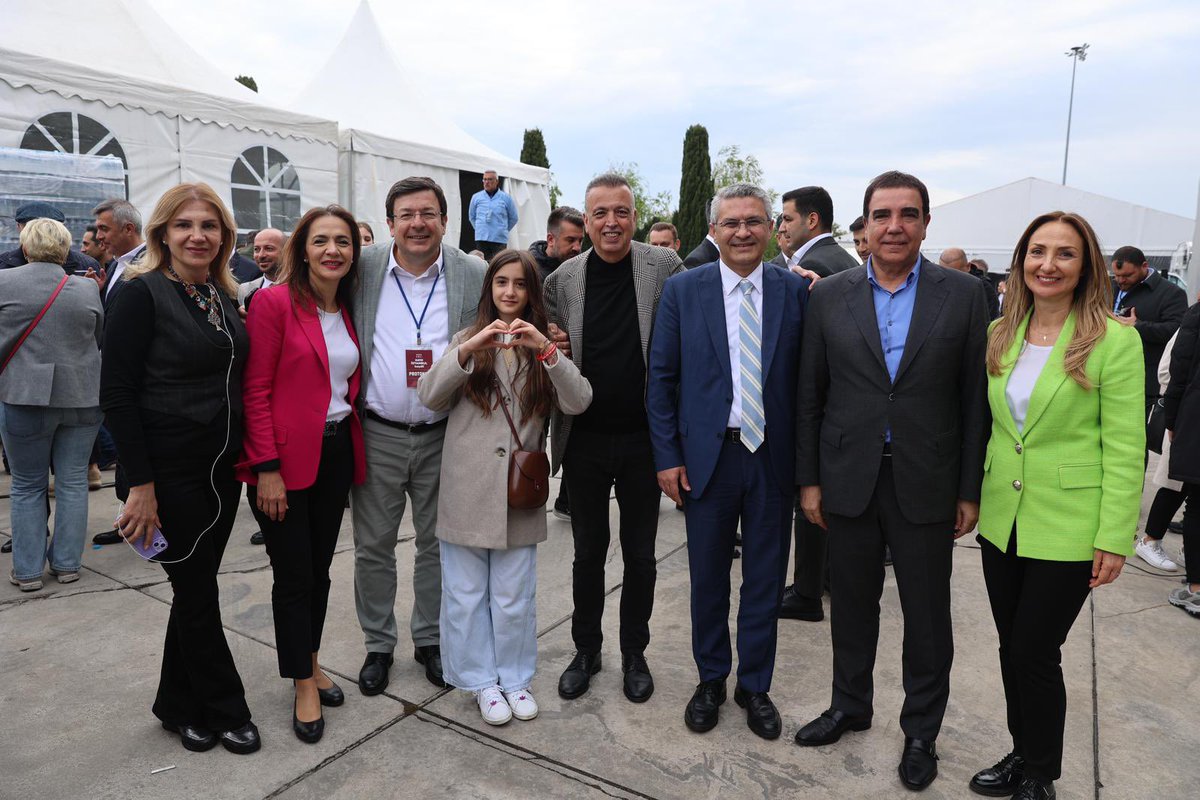 battalilgezdi34's tweet photo. Bir hafta sonra güzel memleketimizin kaderi değişecek.

Bu kalabalık ne anlatıyor biliyor musunuz? Artık herkes değişim istiyor.

Genci, yaşlısı, işçisi, adalete susayan halkımız bugün el ele miting alanını doldurdu.

#SanaSöz kazanacağız, birleşe birleşe kazanacağız! https://t.co/u9BJLVeJI9