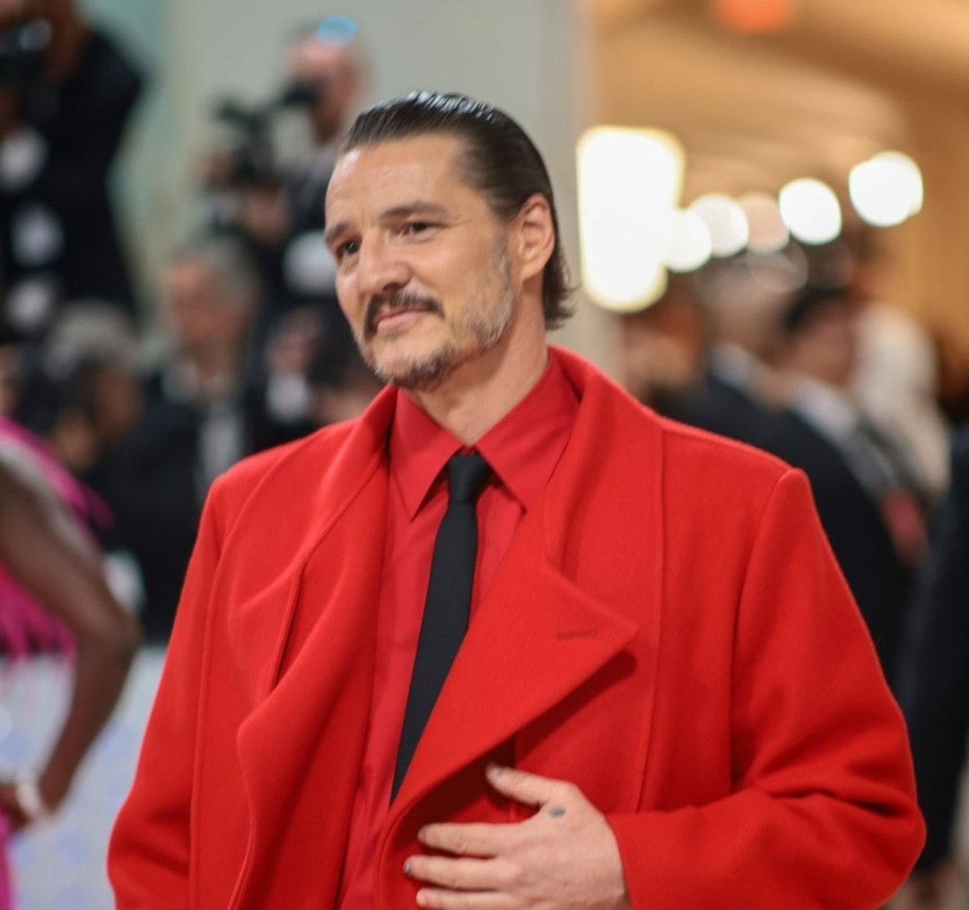 elliedjarin's tweet photo. idc if it's an unpopular opinion but slicked back hair for the met gala WAS the best choice because it was so cunty??? i love the messy hair so much and i'm glad we got these pics but he had to be cunty not cuddly at the met gala bye https://t.co/UyDRvua9ky