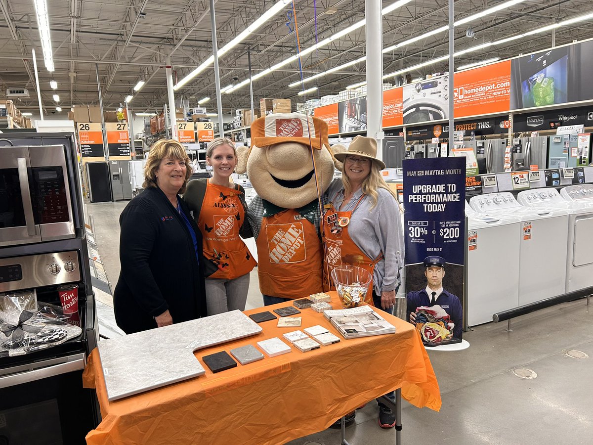 Spring &amp; Garden Home Show!!!! Our awesome vendors had some great demos! @PatMorgan1286 <a href="/Nieeeece/">Denise Smith</a> <a href="/jarrod_1286/">Jarrod</a> <a href="/LBreauSBUX/">Linda</a>